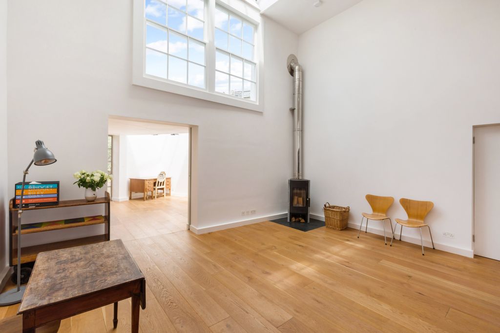 Property photo 2 of 22 Studio 3, 20 Albert