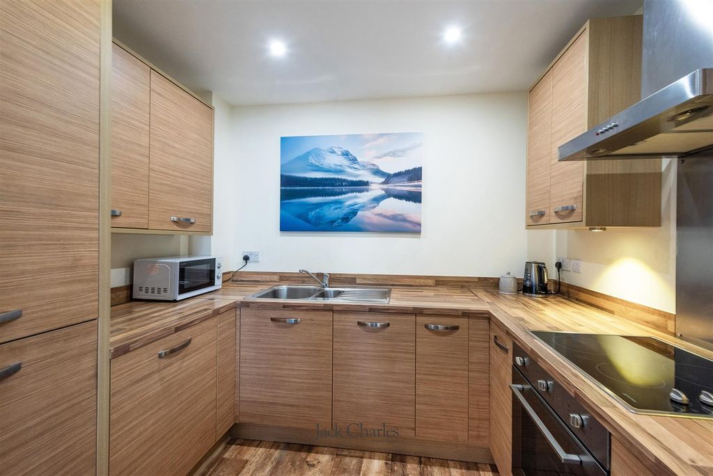 Property photo 3 of 15 36 Bridleway House, Tn9 1Fj 015.Jpg