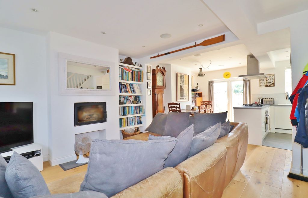 Property photo 3 of 12