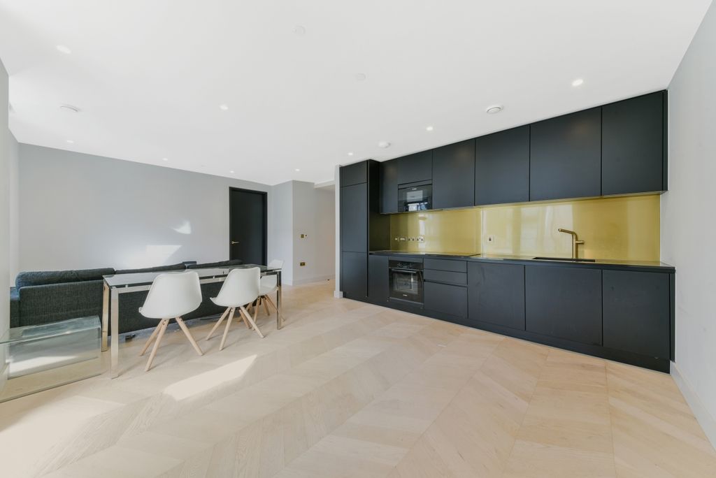 Property photo 3 of 11 Living