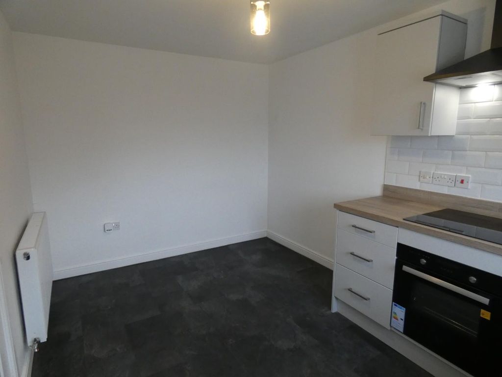 Property photo 3 of 21 Dining Kitchen