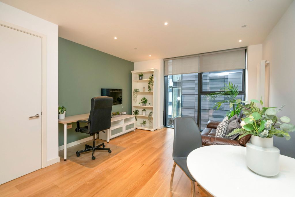 Property photo 2 of 21