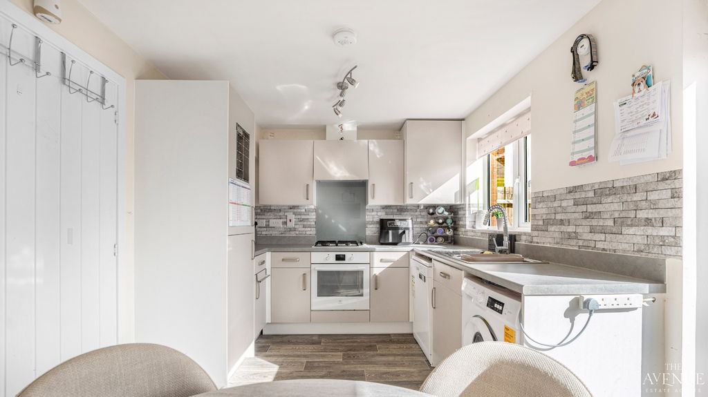 Property photo 2 of 27 5454684