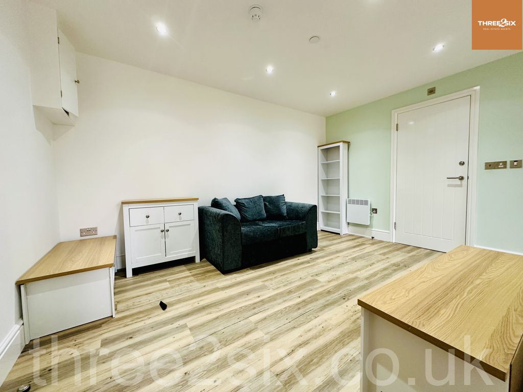 Property photo 2 of 6 Gallery