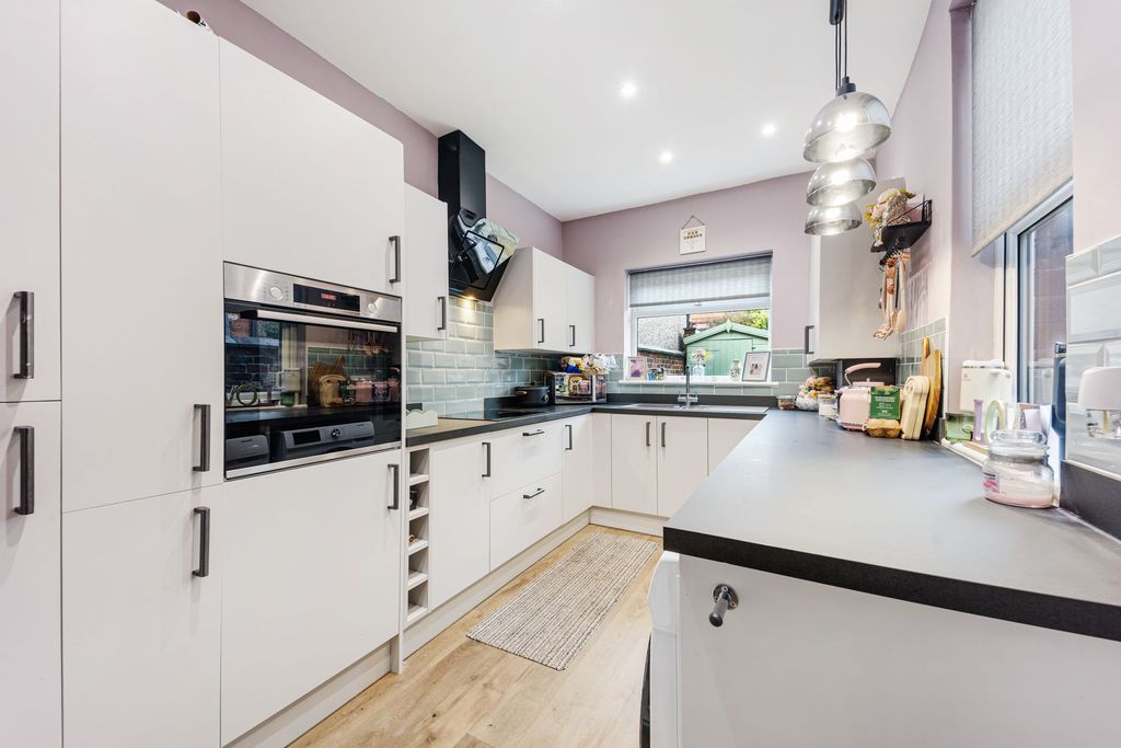 Property photo 3 of 25