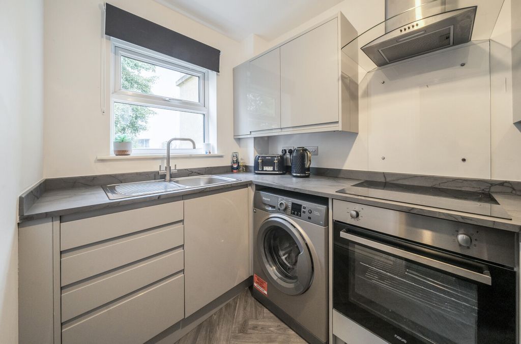 Property photo 3 of 11 3-1341979-3-68A86...