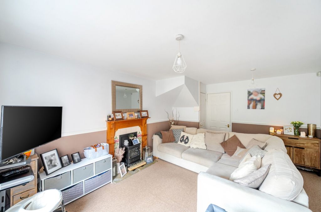 Property photo 3 of 15 Ewemove Harrogate Living Room