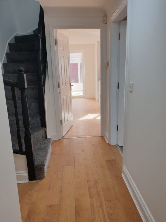 Property photo 2 of 27