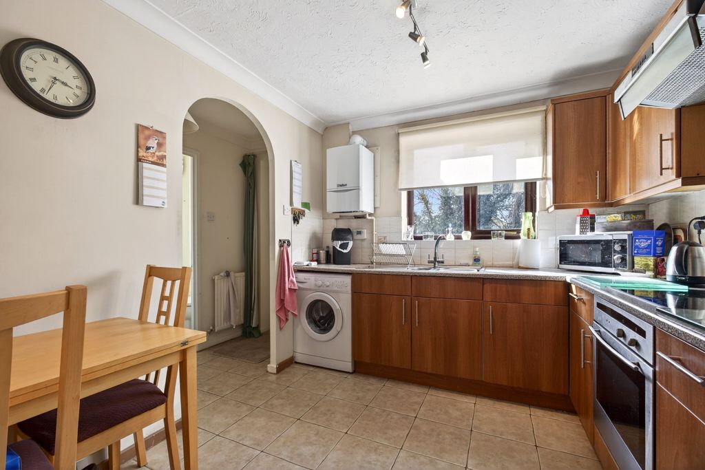 Property photo 3 of 15 Kitchen (2)