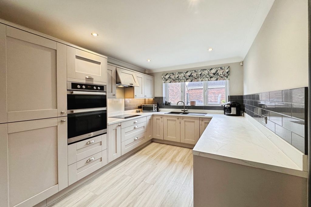 Property photo 2 of 22 Kitchen