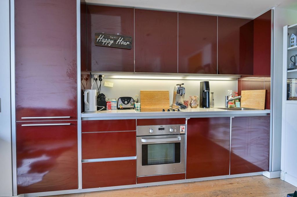 Property photo 3 of 8