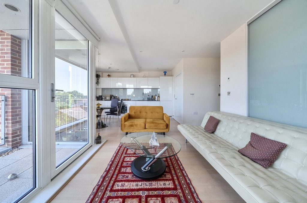 Property photo 3 of 17 1468126-11-6A1588...