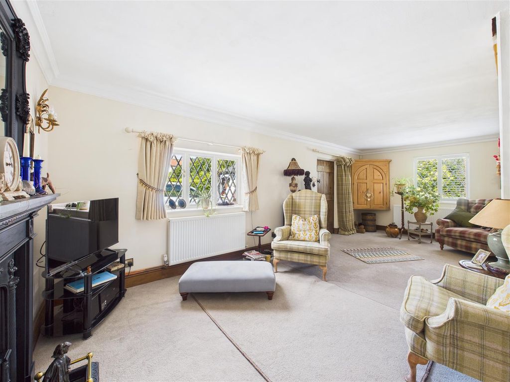 Property photo 2 of 13 Cam05451G0-Pr0025-Still011.Jpg