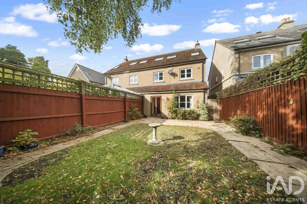 Property photo 2 of 25