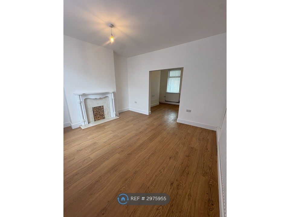 Property photo 3 of 17 Living Room