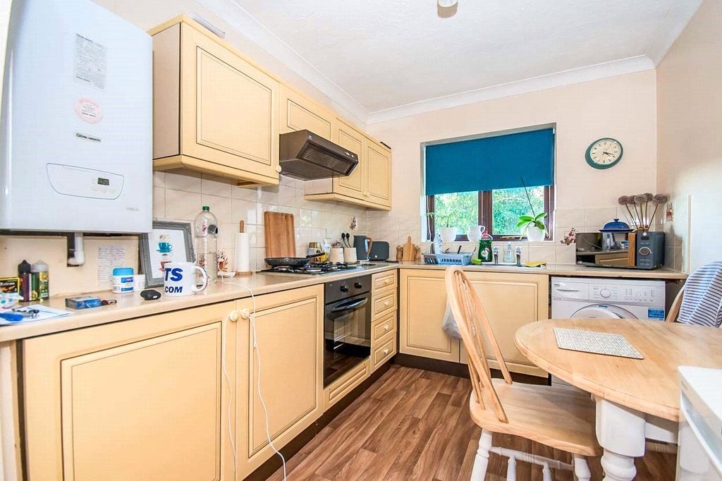 Property photo 2 of 8 Kitchen