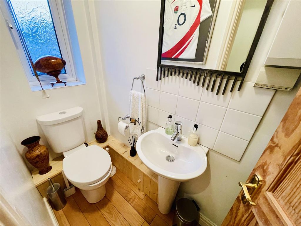 Property photo 3 of 20 WC