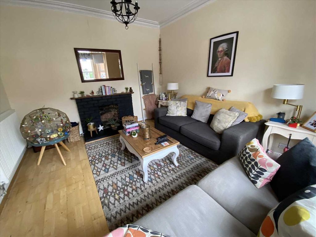 Property photo 2 of 13 Lounge: