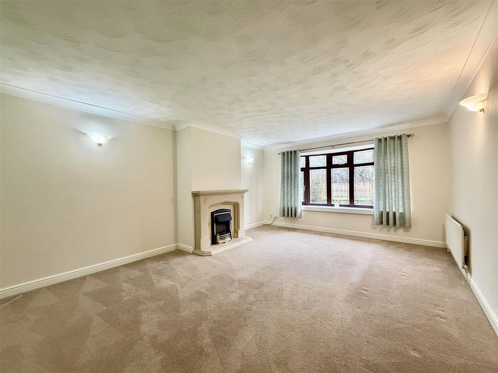 Property photo 2 of 31 Lounge