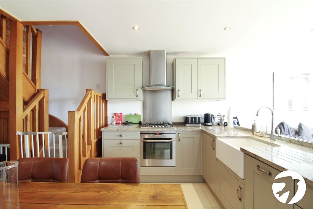 Property photo 2 of 20 Kitchen