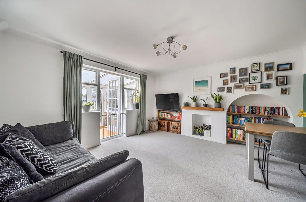 Property photo 2 of 18 1402015-10-697256...