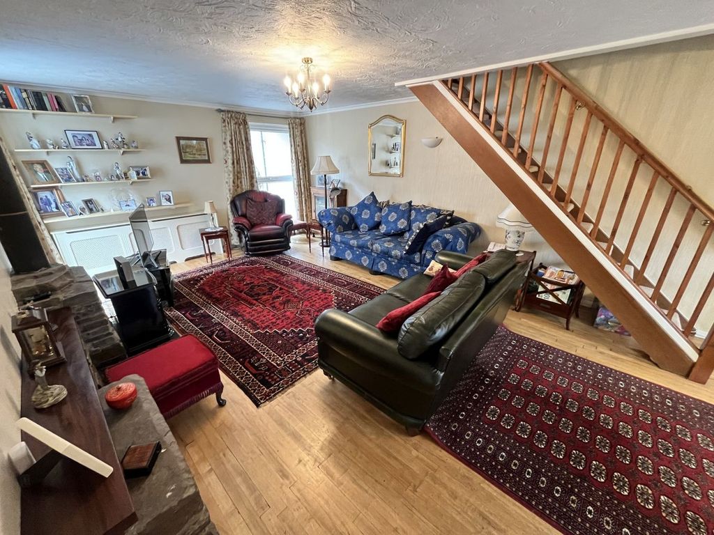 Property photo 2 of 20