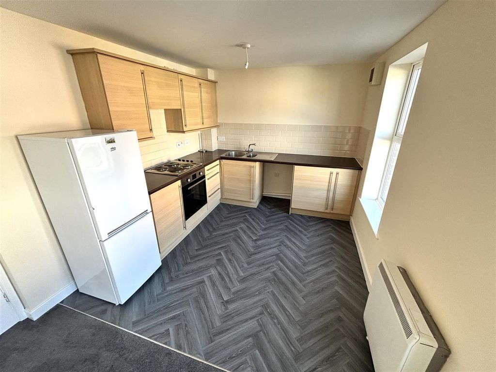 Property photo 3 of 9 Kitchen