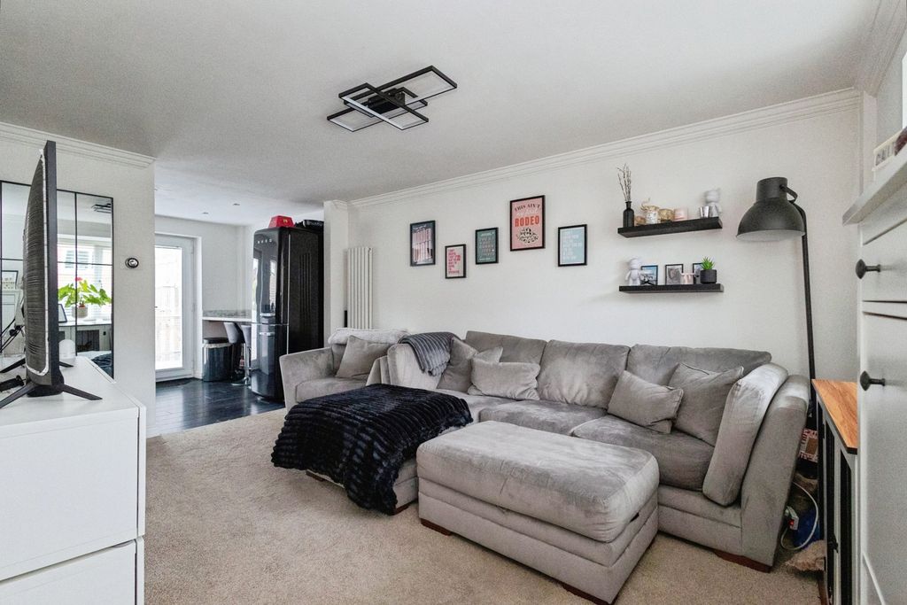 Property photo 2 of 20 Pbox-Img.Jpg