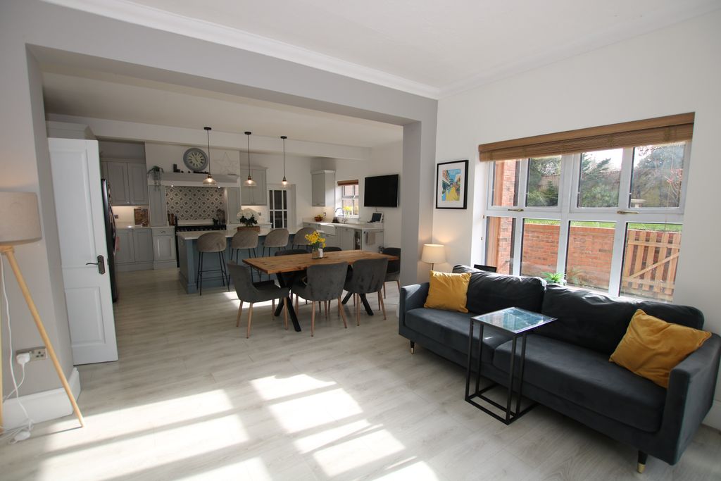 Property photo 3 of 25