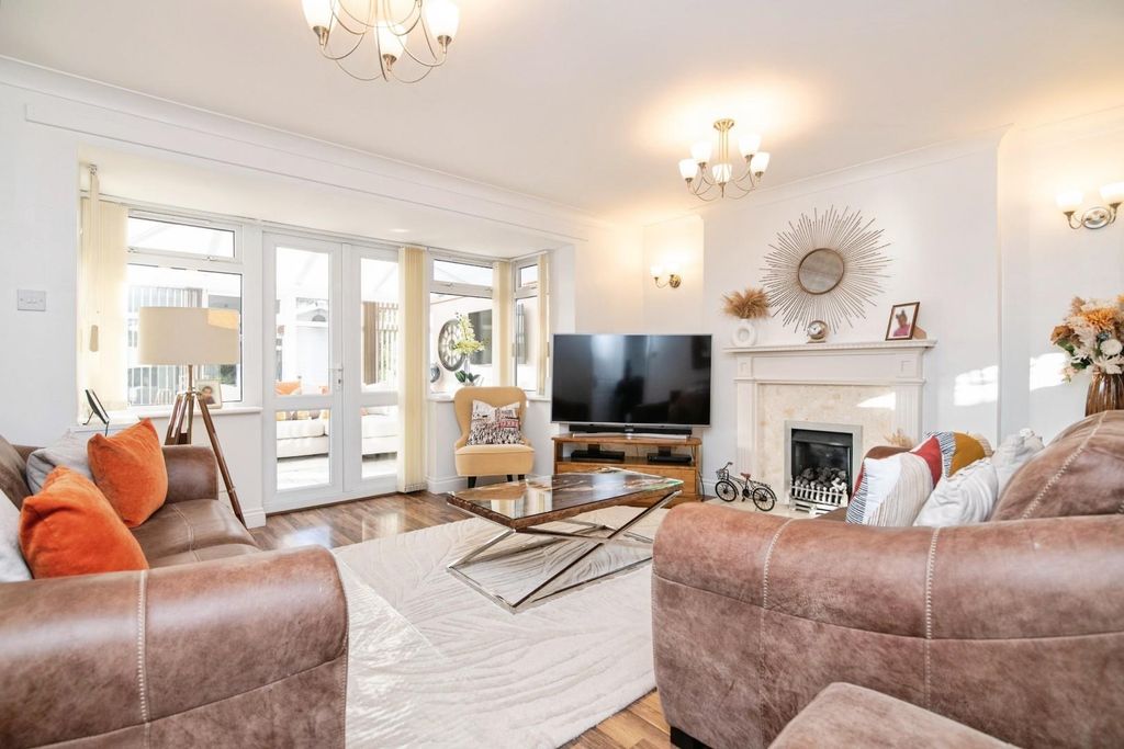 Property photo 2 of 24 Winchcombe-8.Jpg