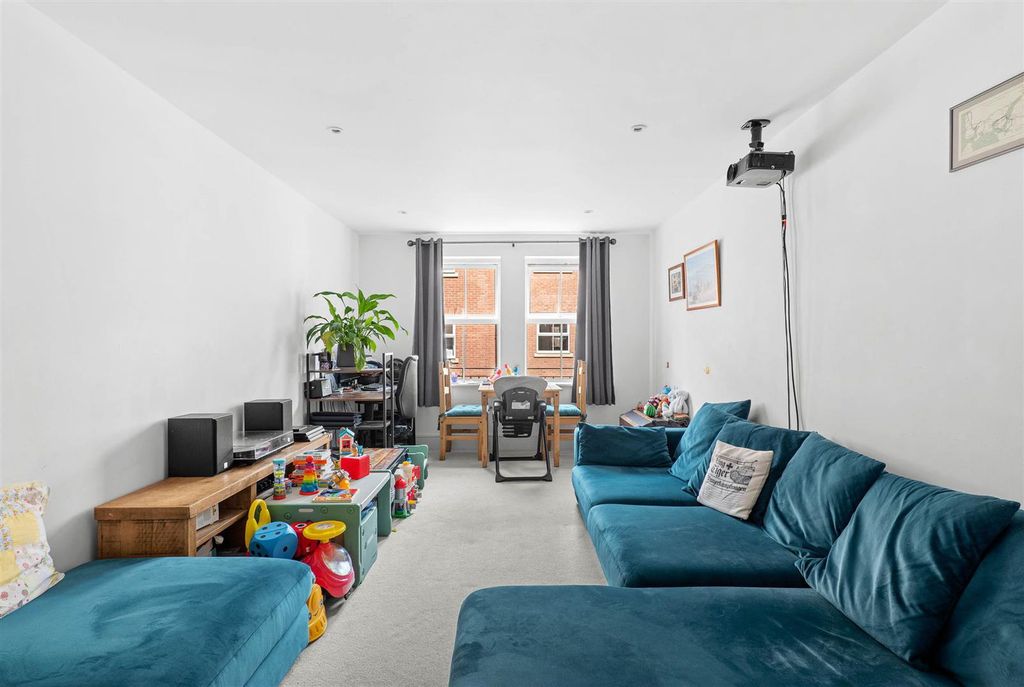 Property photo 2 of 11