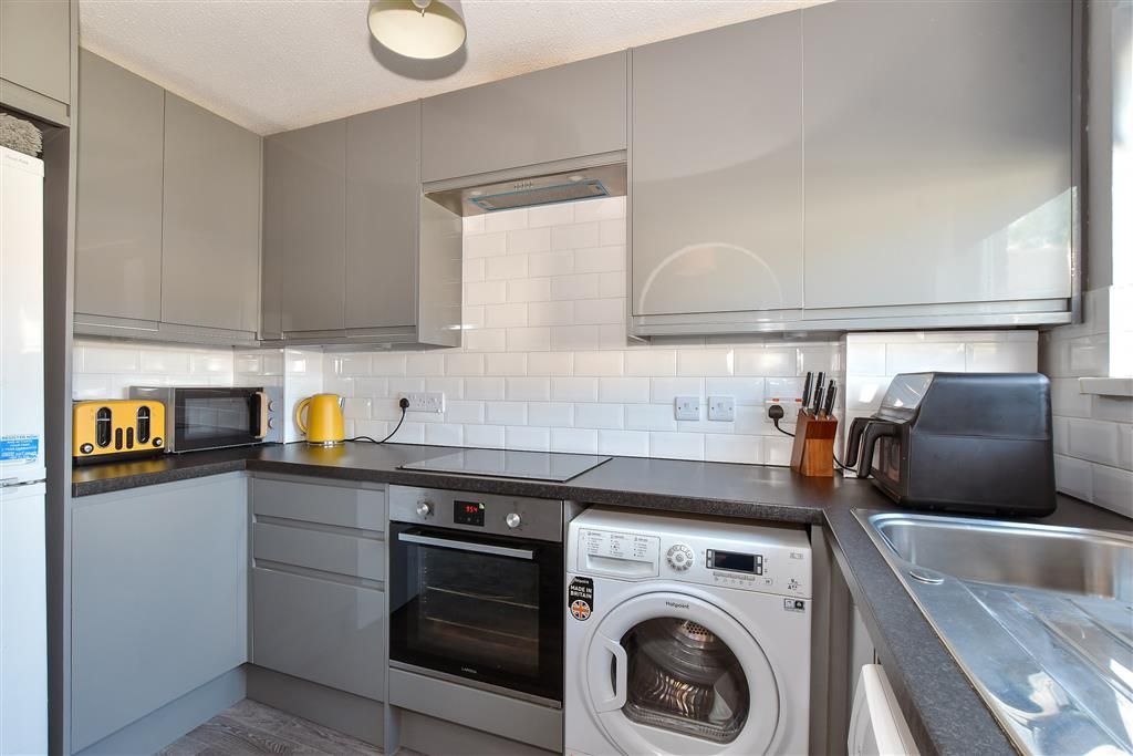 Property photo 3 of 9 Kitchen