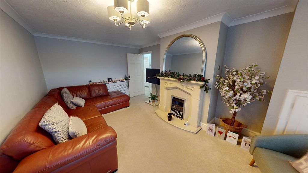 Property photo 2 of 25 Scarisbrick Road Reception Room