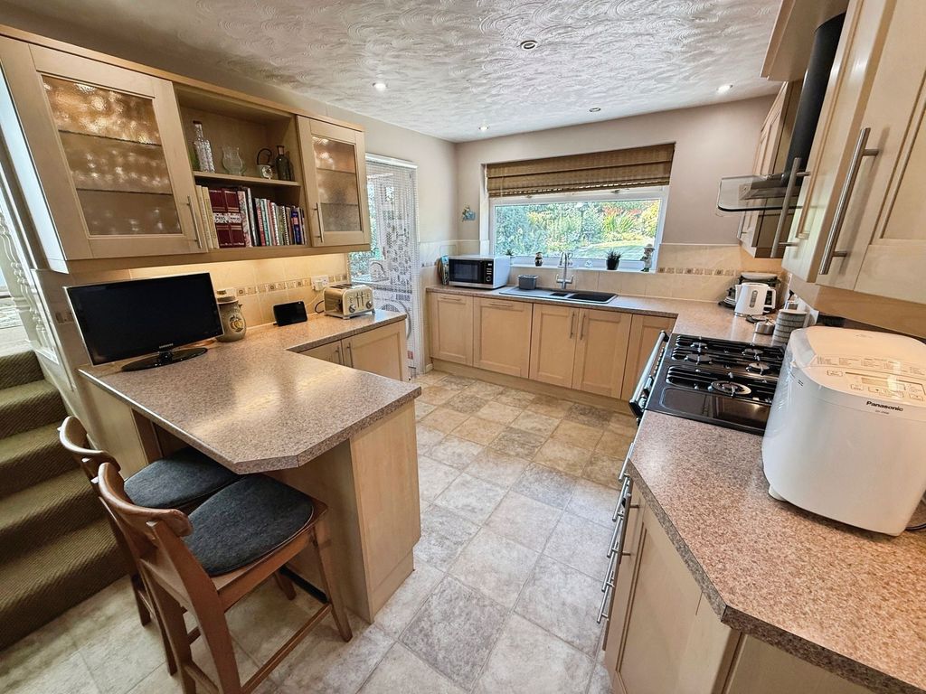 Property photo 3 of 28