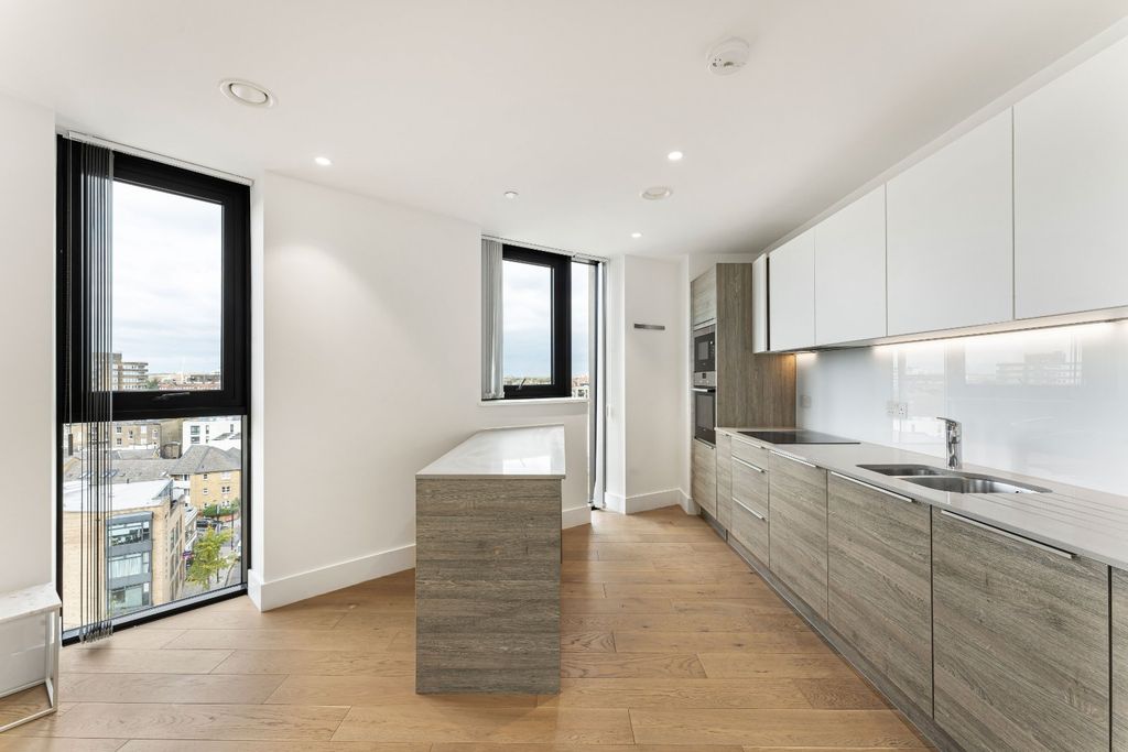 Property photo 2 of 20