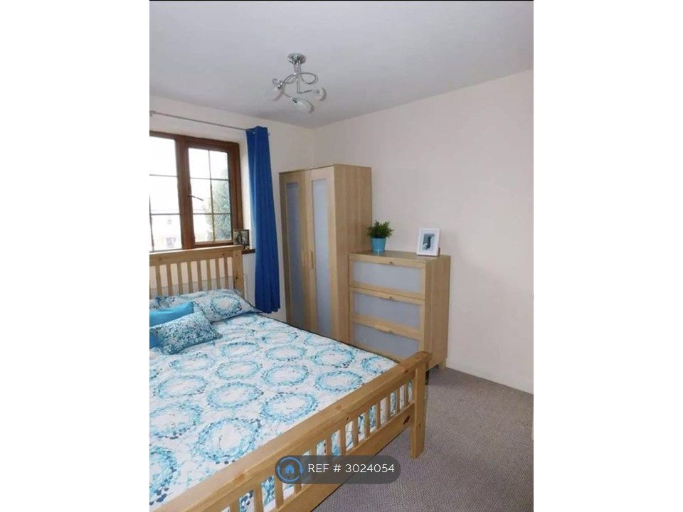 Property photo 2 of 9 Bedroom
