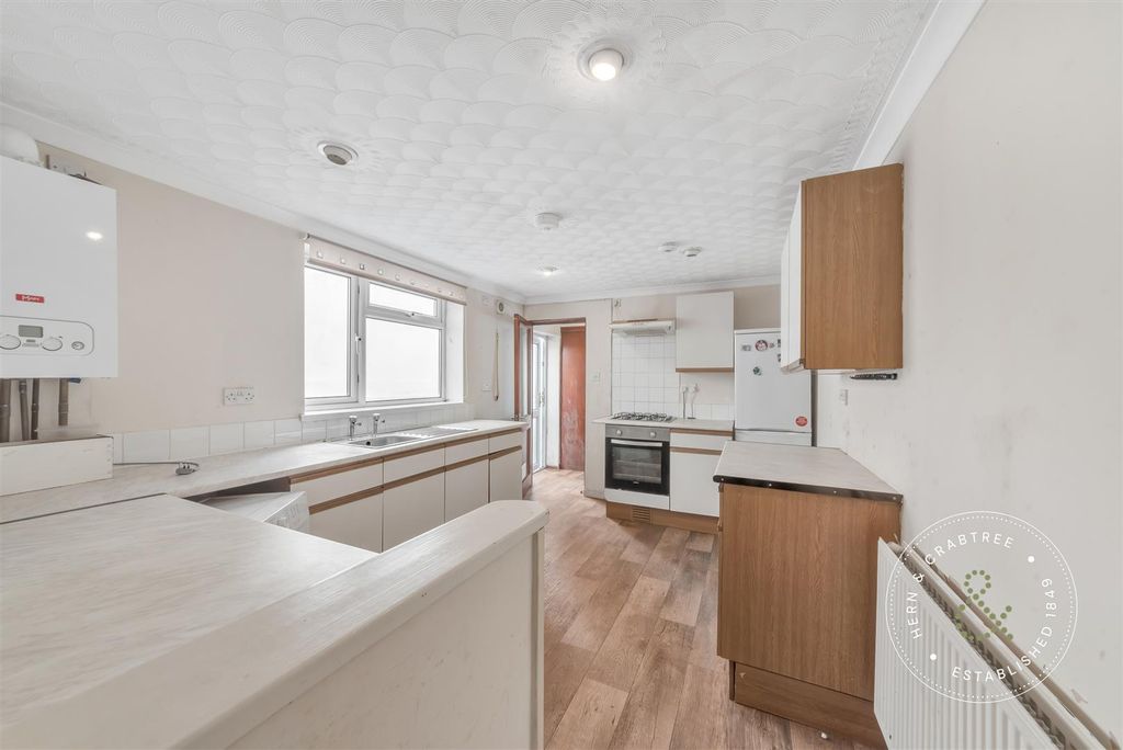 Property photo 2 of 28 Brook-Street-21.Jpg