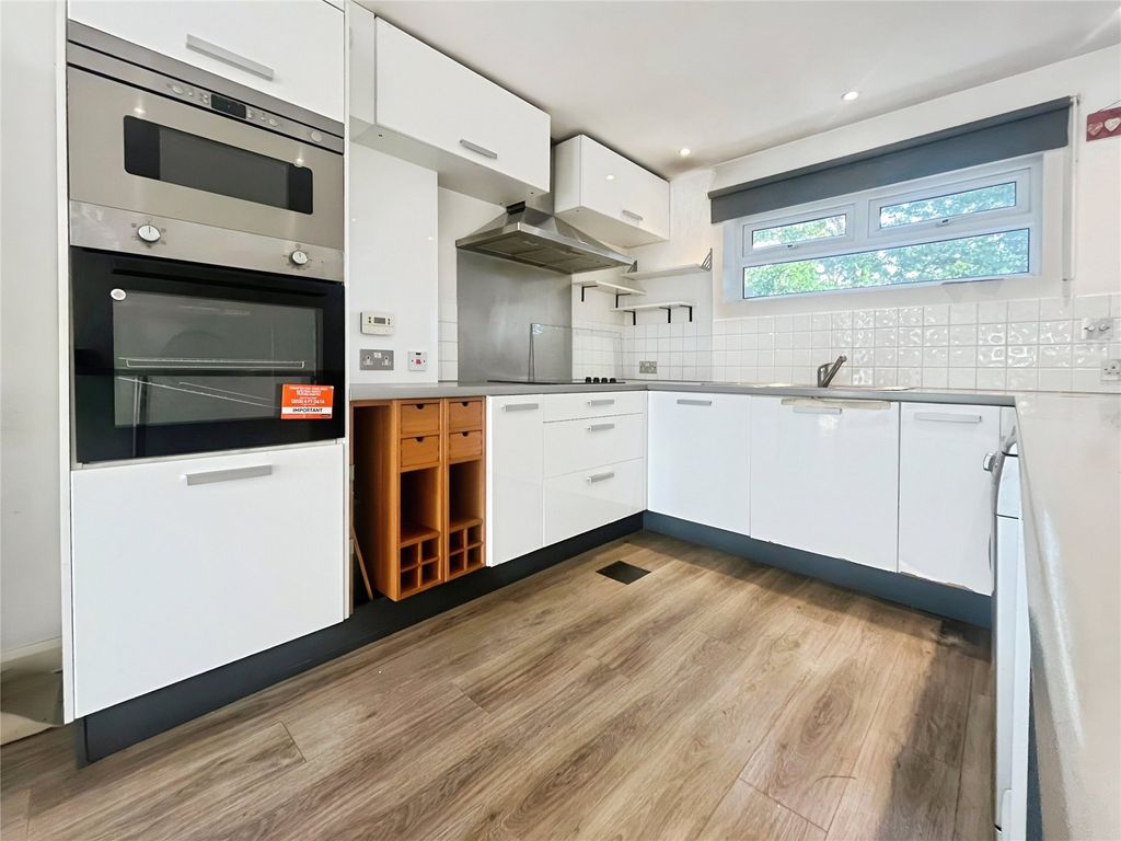 Property photo 2 of 10 Kitchen