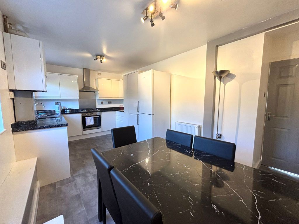 Property photo 3 of 25 Kitchen 2