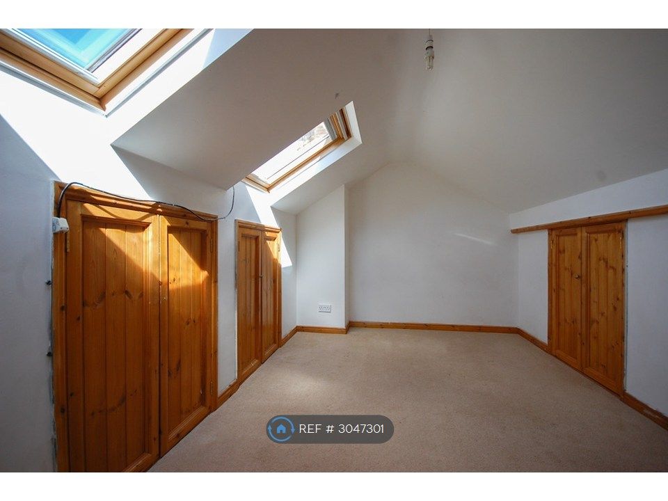 Property photo 2 of 6 Bedrooms