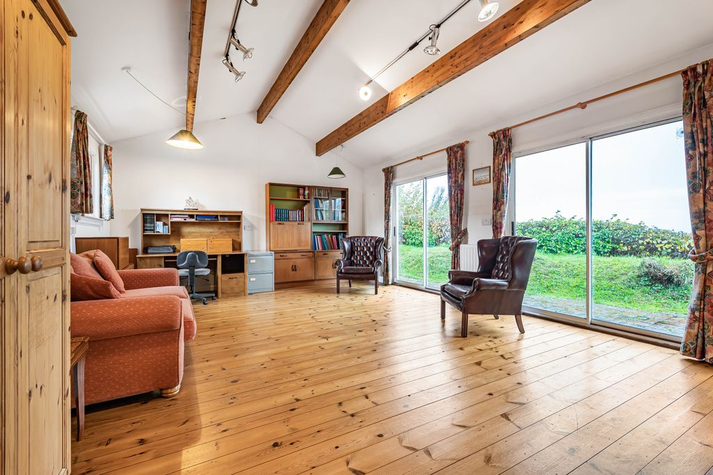 Property photo 2 of 24 Sitting Room (3)