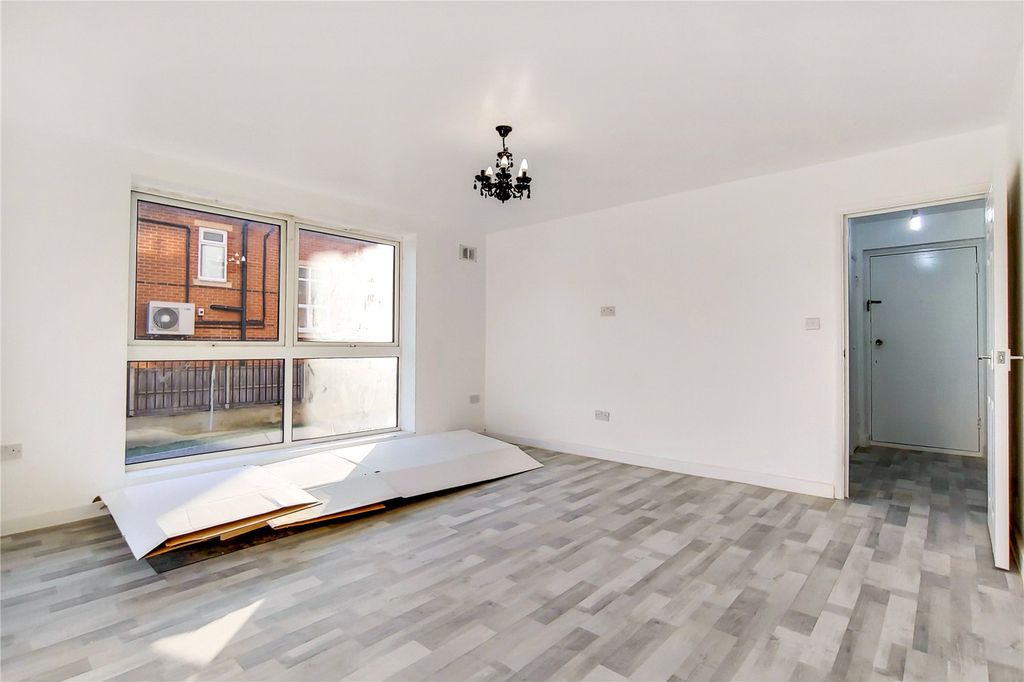 Property photo 3 of 10 Picture No. 12