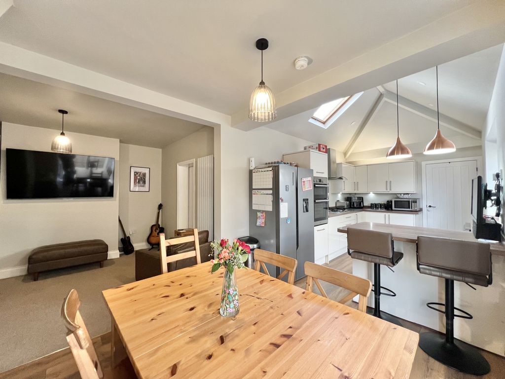 Property photo 2 of 27