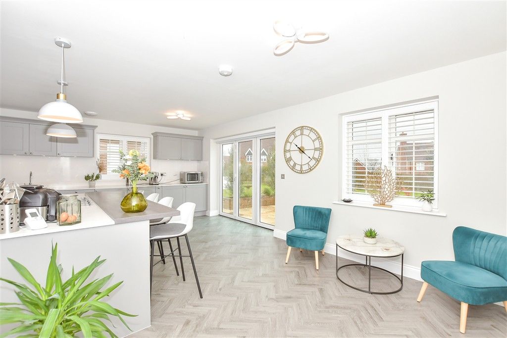 Property photo 3 of 18 Kitchen/Breakfast Room