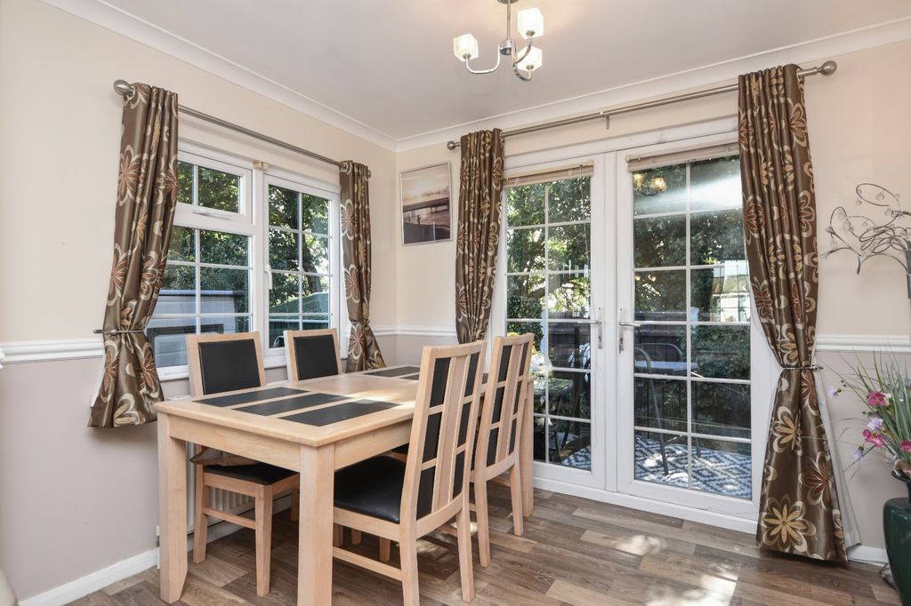 Property photo 2 of 29 Picture No. 27