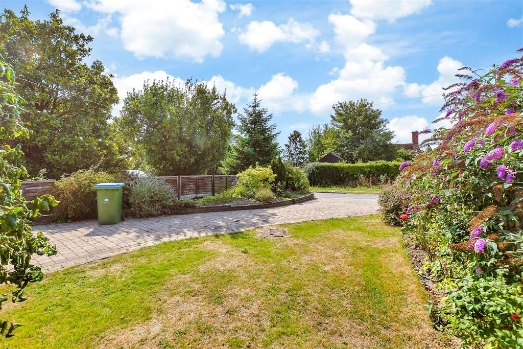 Property photo 1 of 17 Front Garden