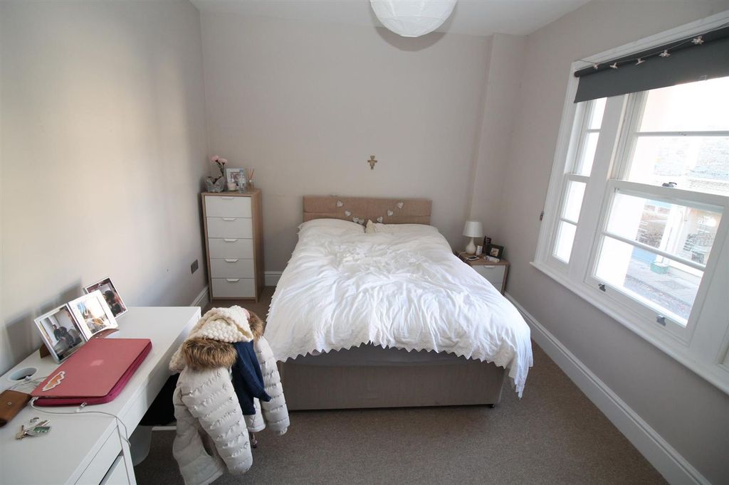 Property photo 3 of 7