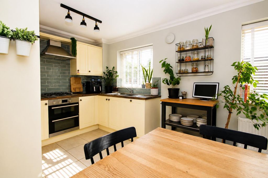 Property photo 2 of 26 5565d0A5-3294-4131-A6B0-18Ccbb0B6Cf1.Png