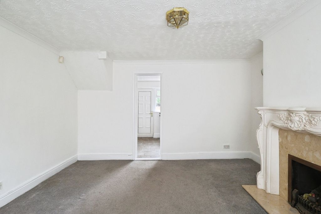 Property photo 3 of 17 Photo