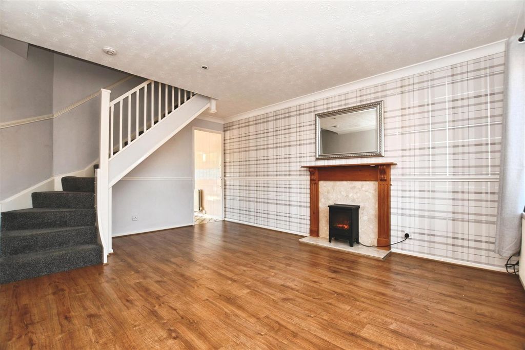 Property photo 2 of 19 Lounge